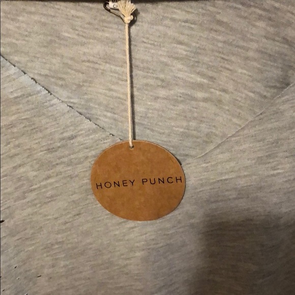 NEW WITH TAGS HONEY PUNCH GREY TOP - Picture 2 of 2